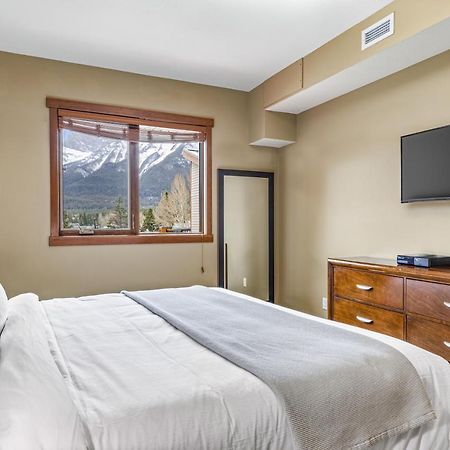 Alluring Mountain View Condo - Right In The Heart Of Downtown - Managed By Little Sister Getaways Canmore Kültér fotó